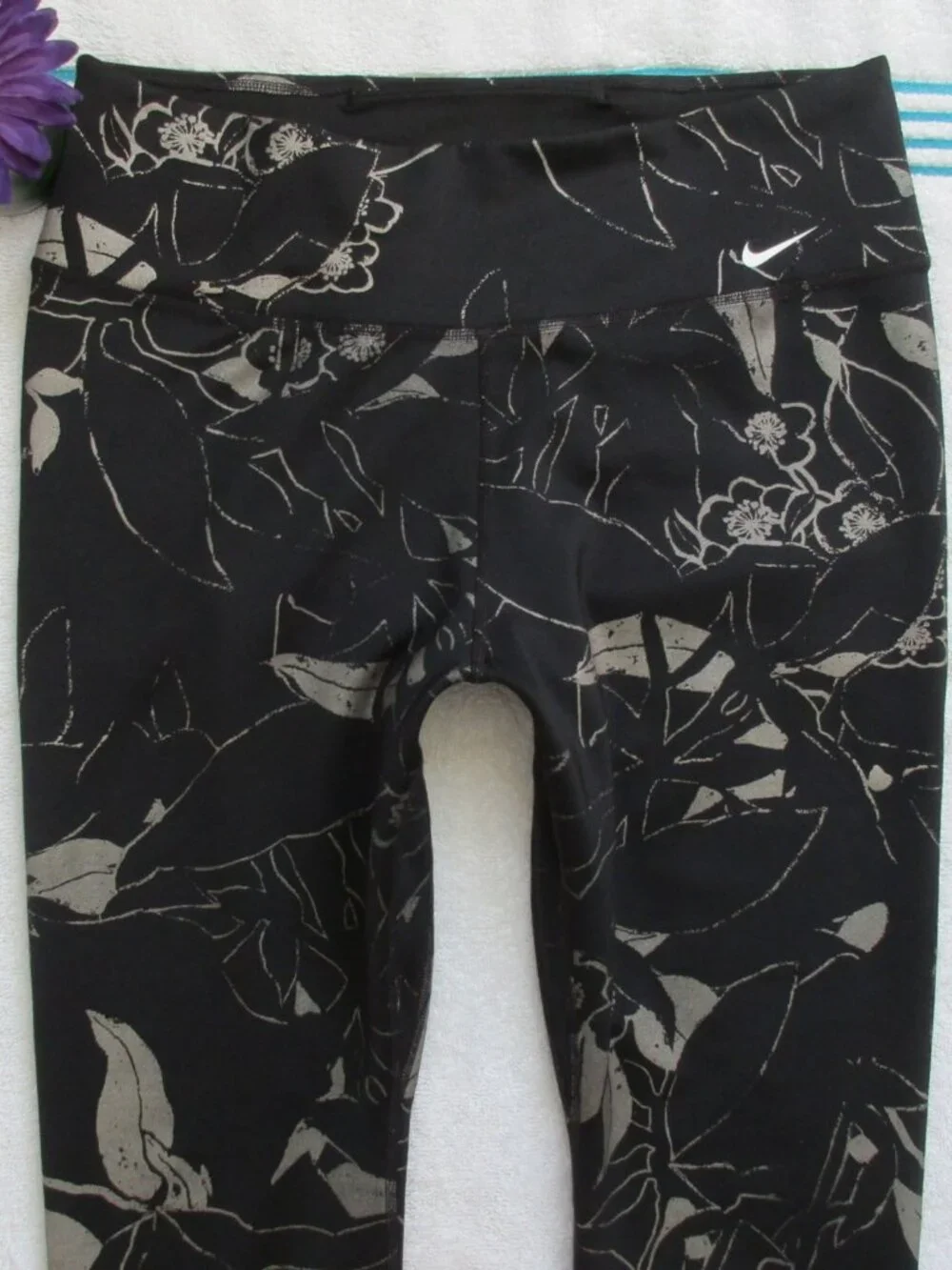 NIKE DRI Fit Leggings Size Large Black Floral Print